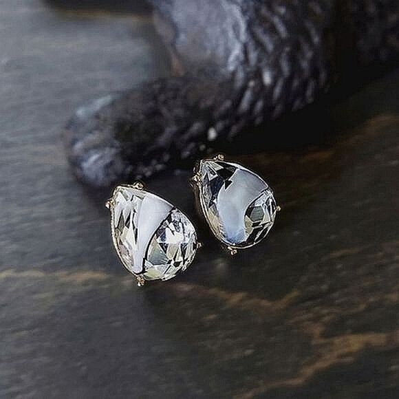 Vtg faceted faux crystal teardrop studs - Picture 7 of 10
